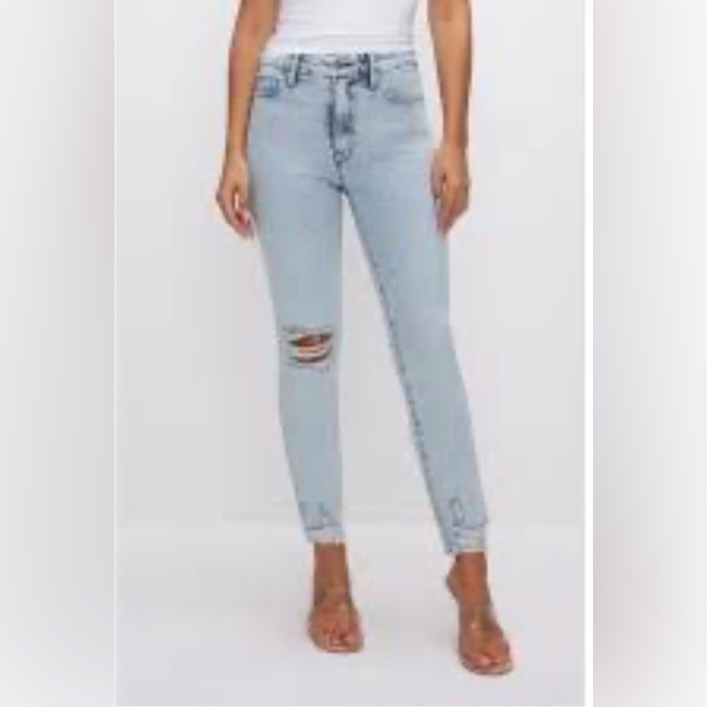 Good American Good Classic Straight Light Blue Distressed Jeans